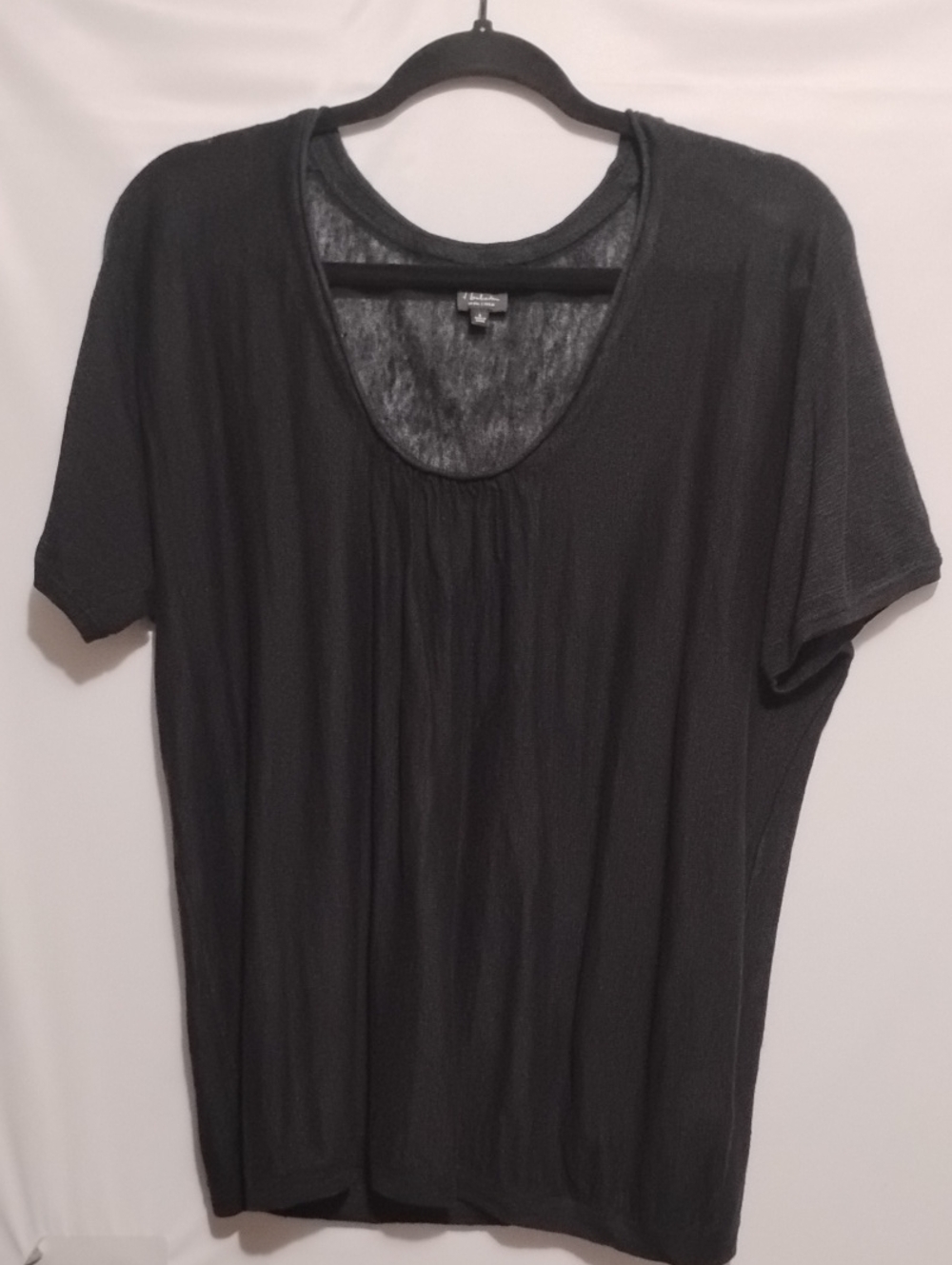 Aritza Babaton Black Semi Shimmery Scoop Neck Short Sleeve Tee